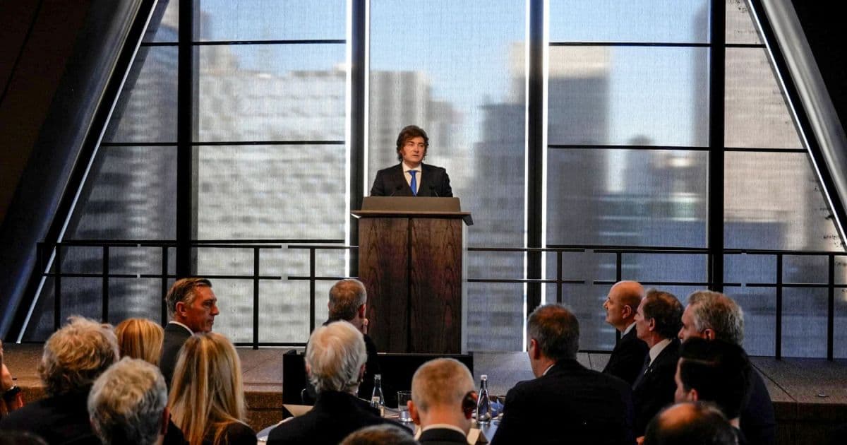 Milei viaja a París con 13 gobernadores para negociar Presupuesto 2027