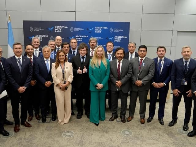 Milei consolida alianza con gobernadores en París
