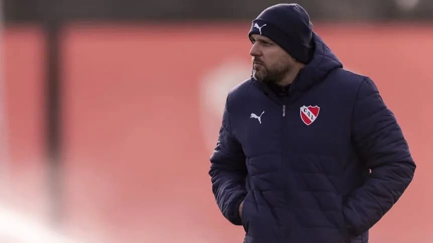Jadson Viera cierra la formación de Independiente con una batalla por el once