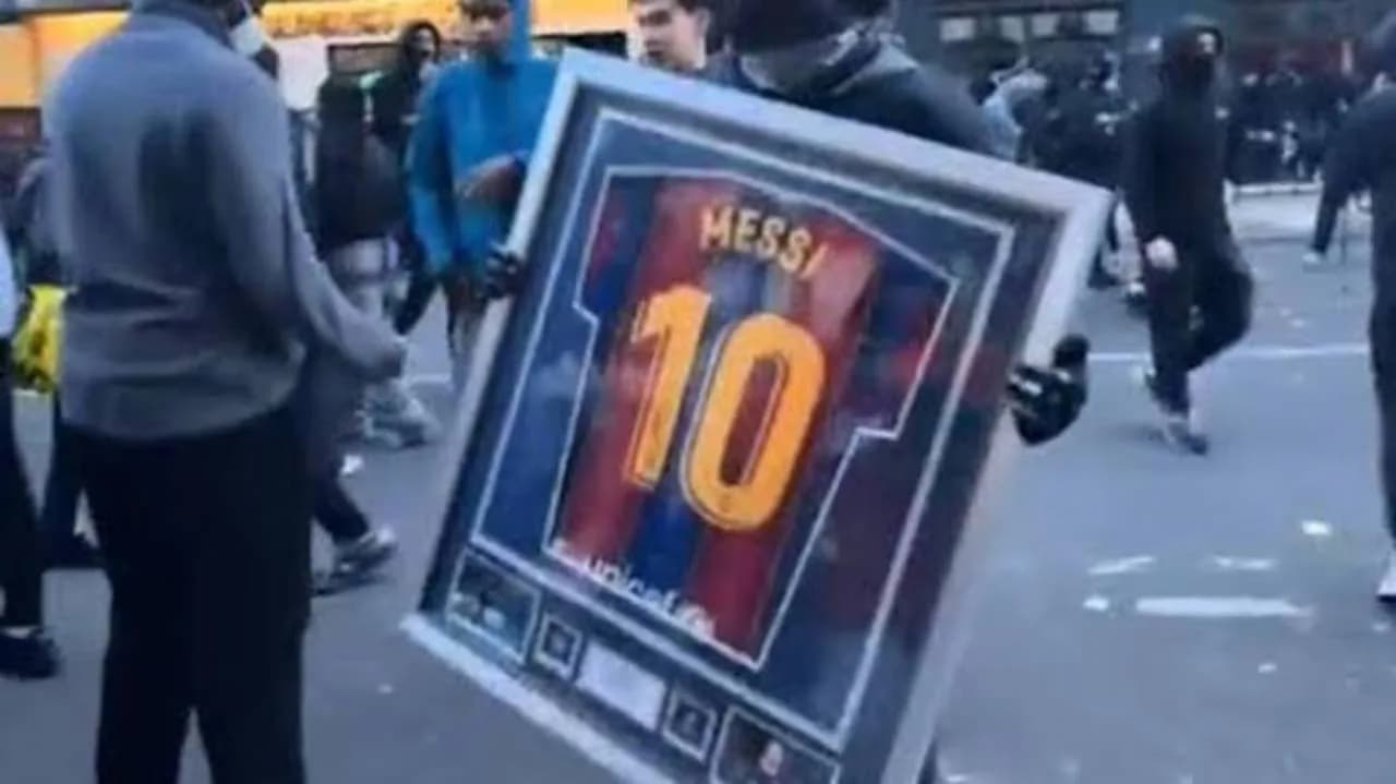 Roban camiseta y cinta de Messi en medio de incidentes en Francia