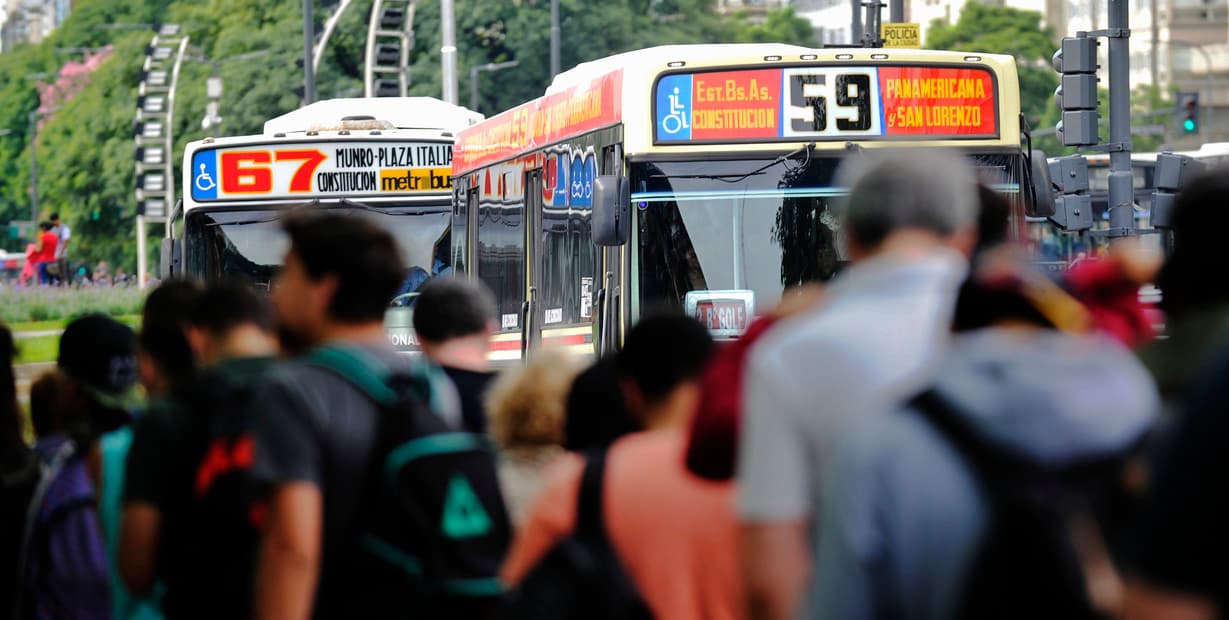 Colectivos: congelan tarifa nacional pero sube en CABA y PBA