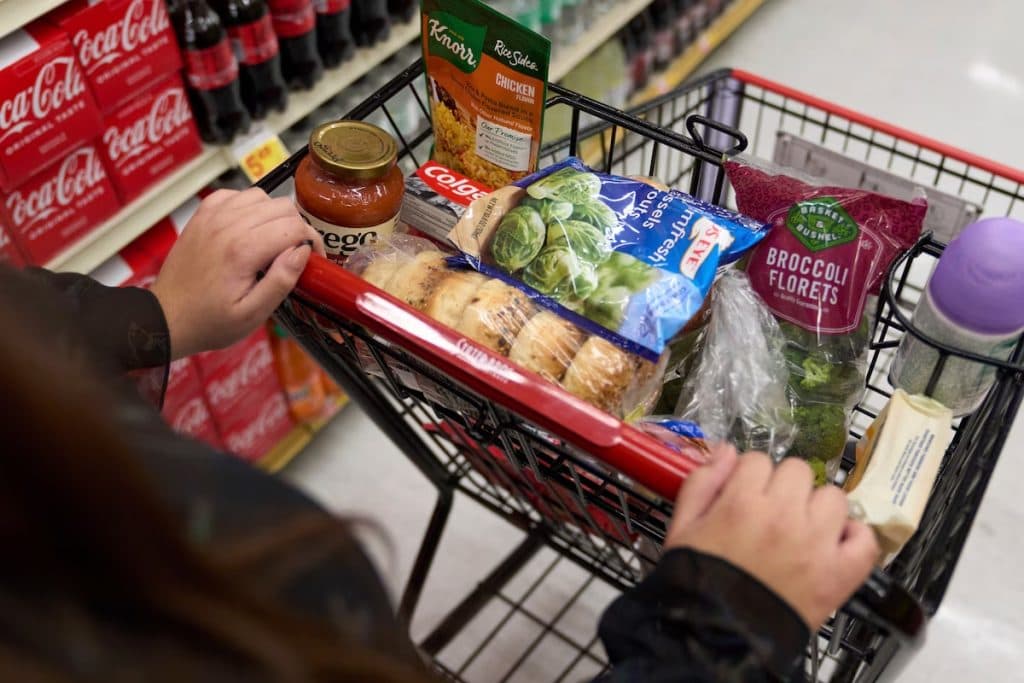 El consumo de hogares se desploma en junio y frena la recuperación