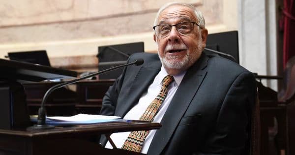 Pagotto desafió indicaciones médicas para estar en el Senado