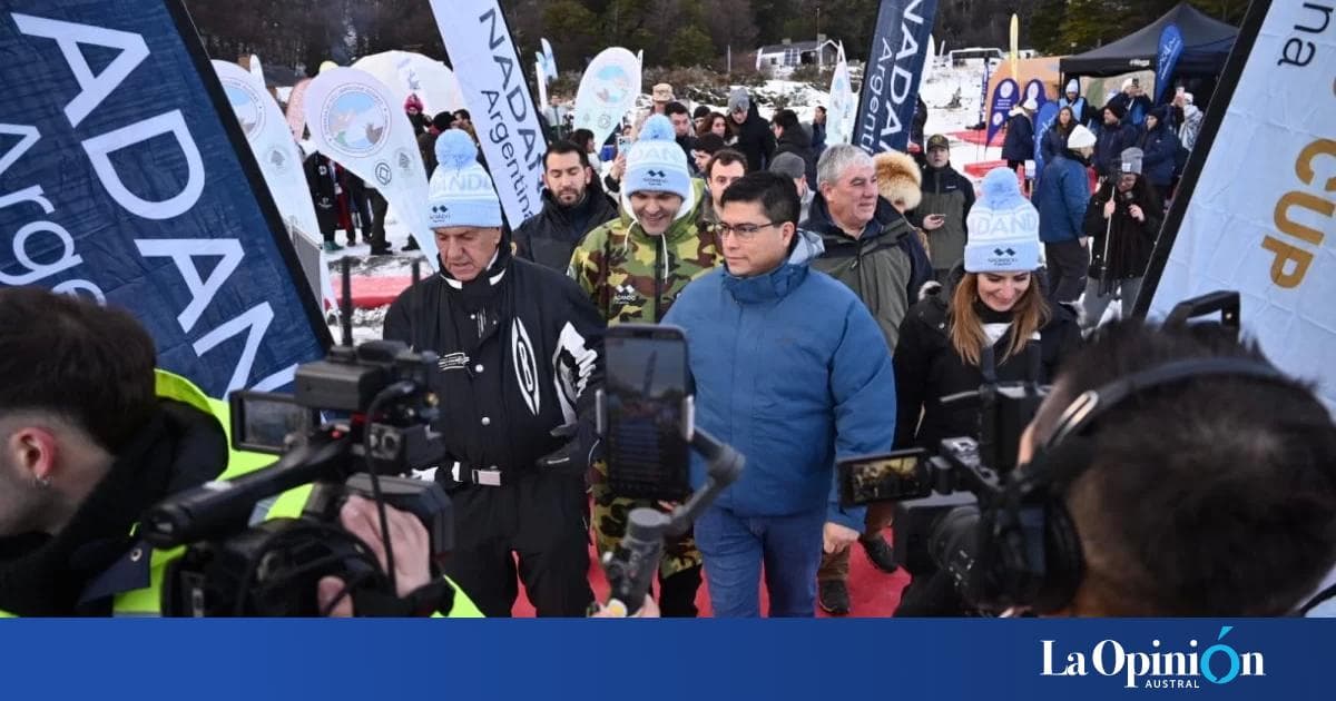 Vidal inauguró la Copa Mundial de Natación en Santa Cruz