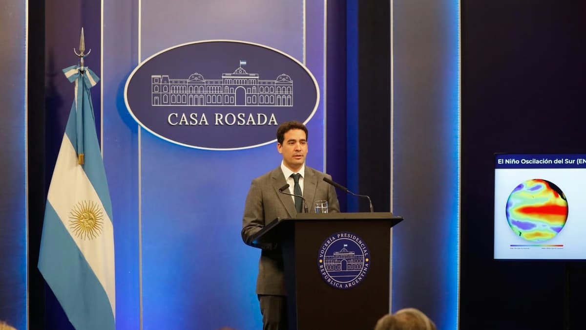 Ravier atribuyó la suba del riesgo país a dos shocks económicos