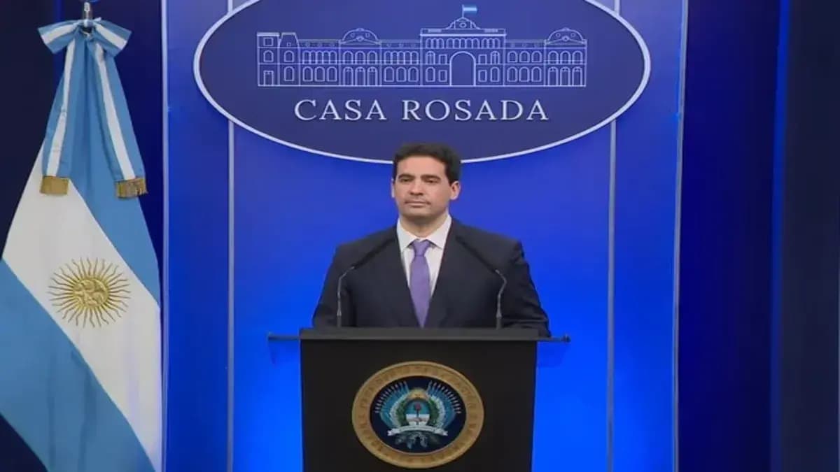 Gobierno amenaza con sanciones a prácticos por paro portuario
