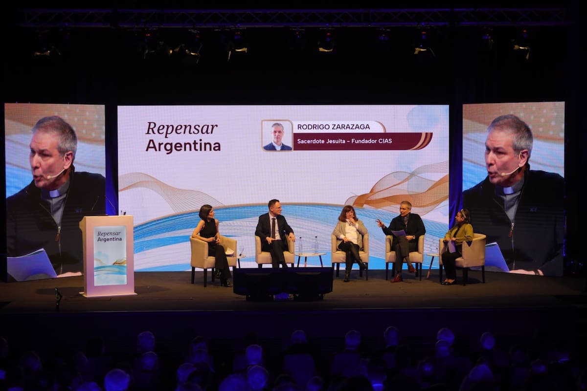 Debate de expertos sobre estrategia de desarrollo argentino